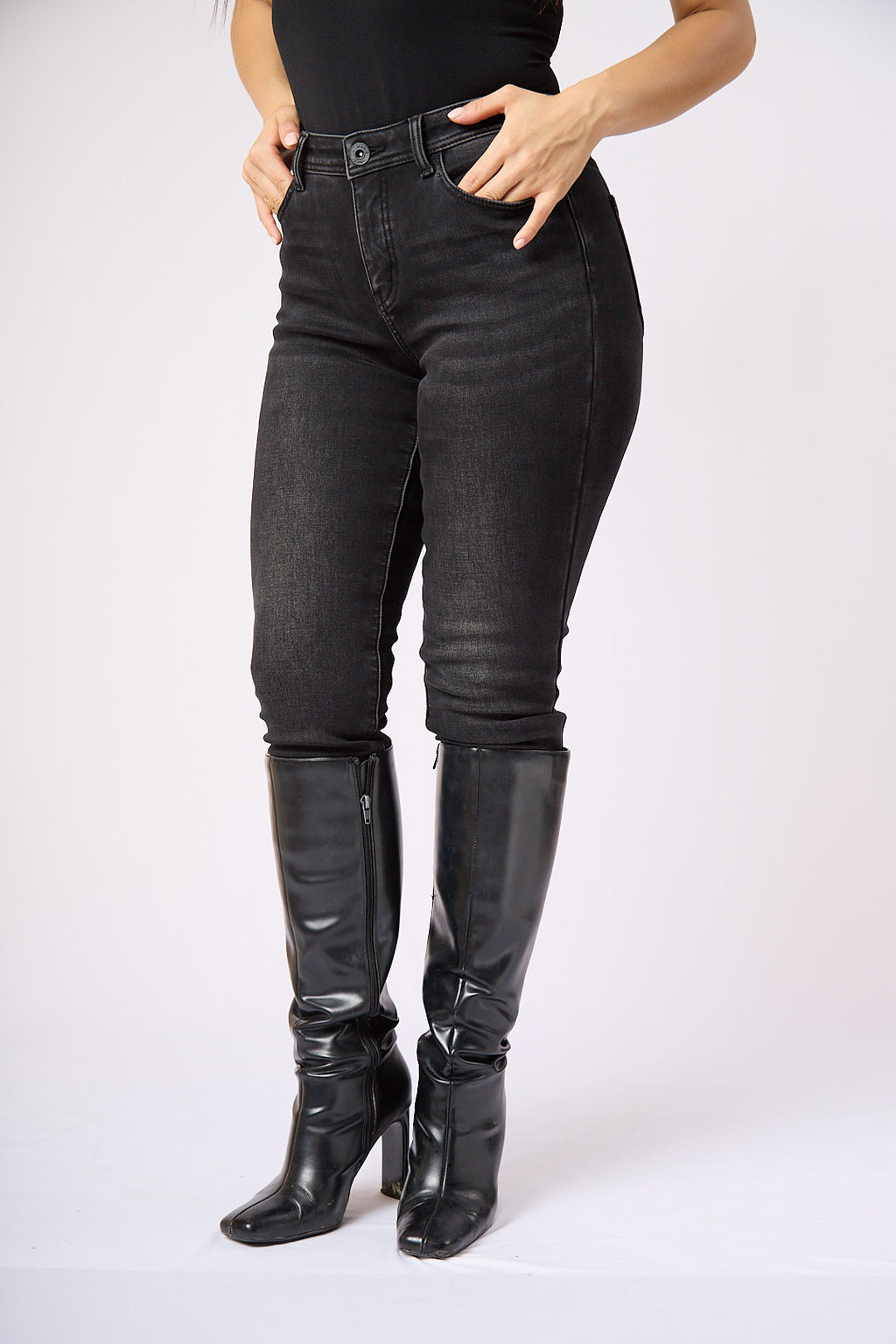 ZIDA Women's Jet Black Urban Skinny Jeans